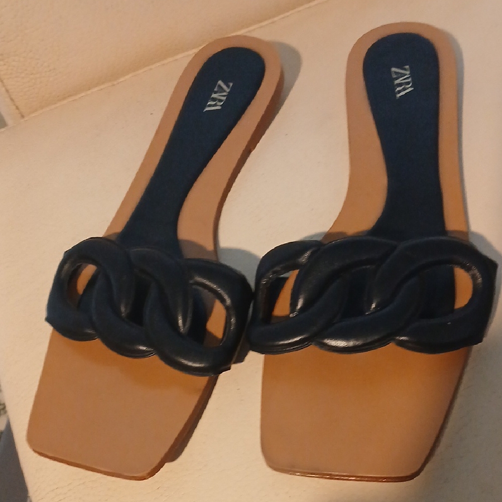 ZARA black Slides. Sz40 (9-9.5)  EUC
